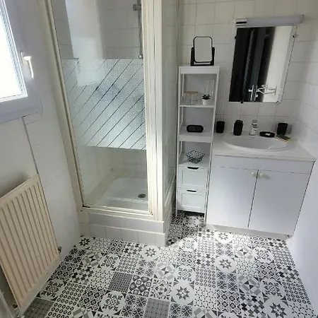 Les Palmiers  Maison 2-6 Personnes 2 à 5 Min Du Futuroscope Et Arena Villa