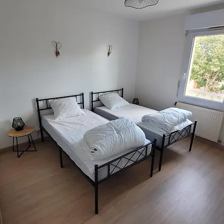 Les Palmiers  Maison 2-6 Personnes 2 à 5 Min Du Futuroscope Et Arena