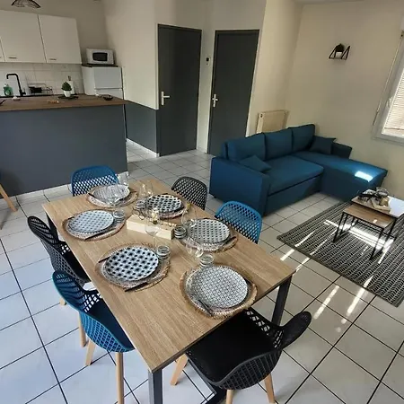 Les Palmiers  Maison 2-6 Personnes 2 à 5 Min Du Futuroscope Et Arena